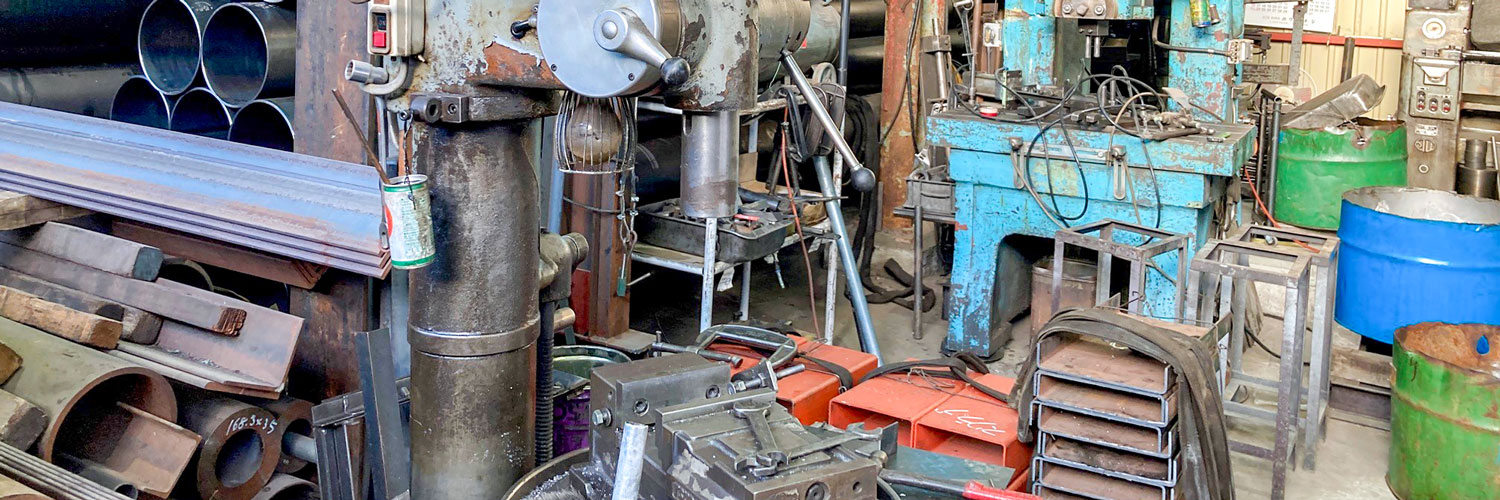 加工用機械と鋼材写真2